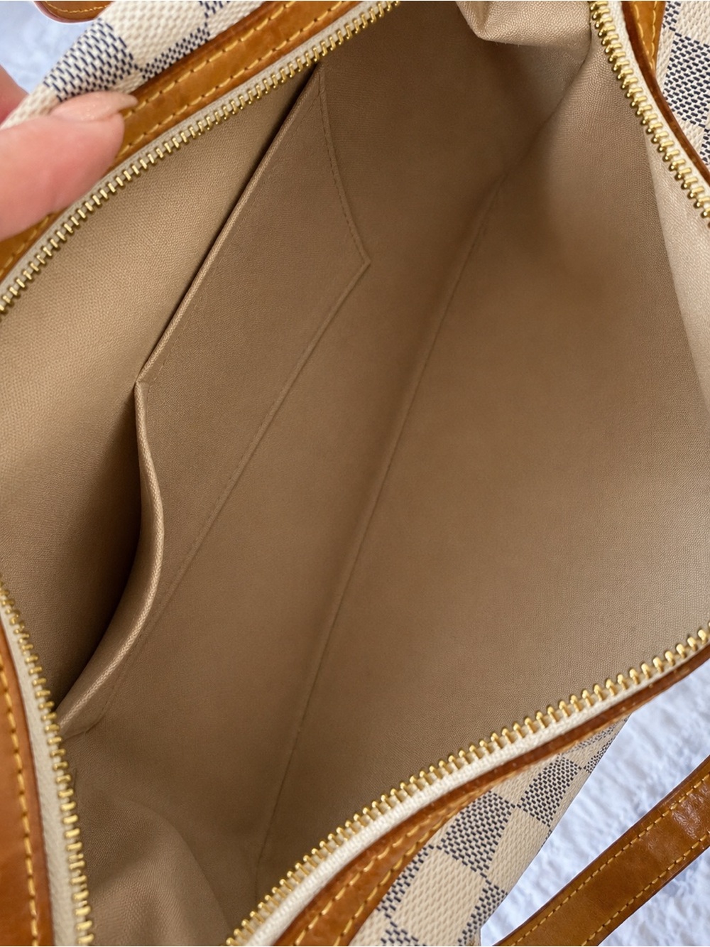 Louis Vuitton Stresa Damier Azur Canvas Shoulder Bag with Tan Leather Trim - Picture 4 of 5